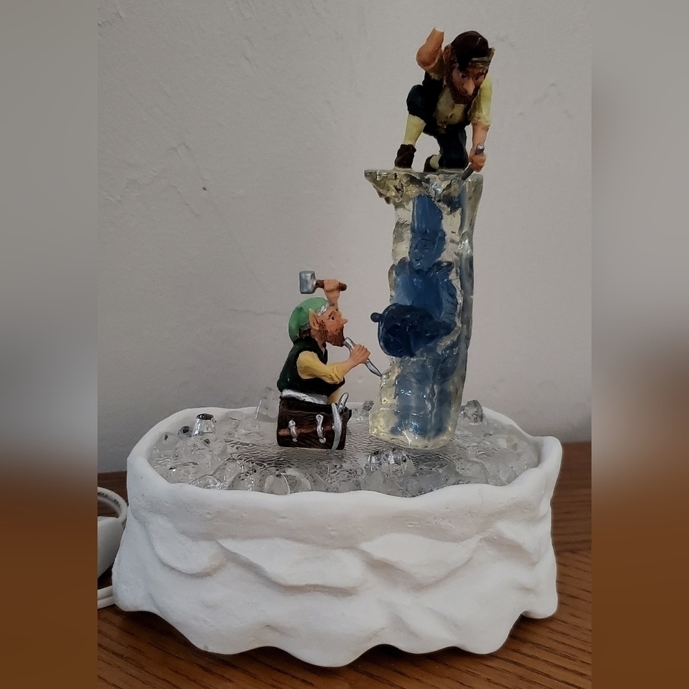 1998 Figi Graphics Santa's Crystal Valley Collection"Nutcracker Sculpture"#CV205